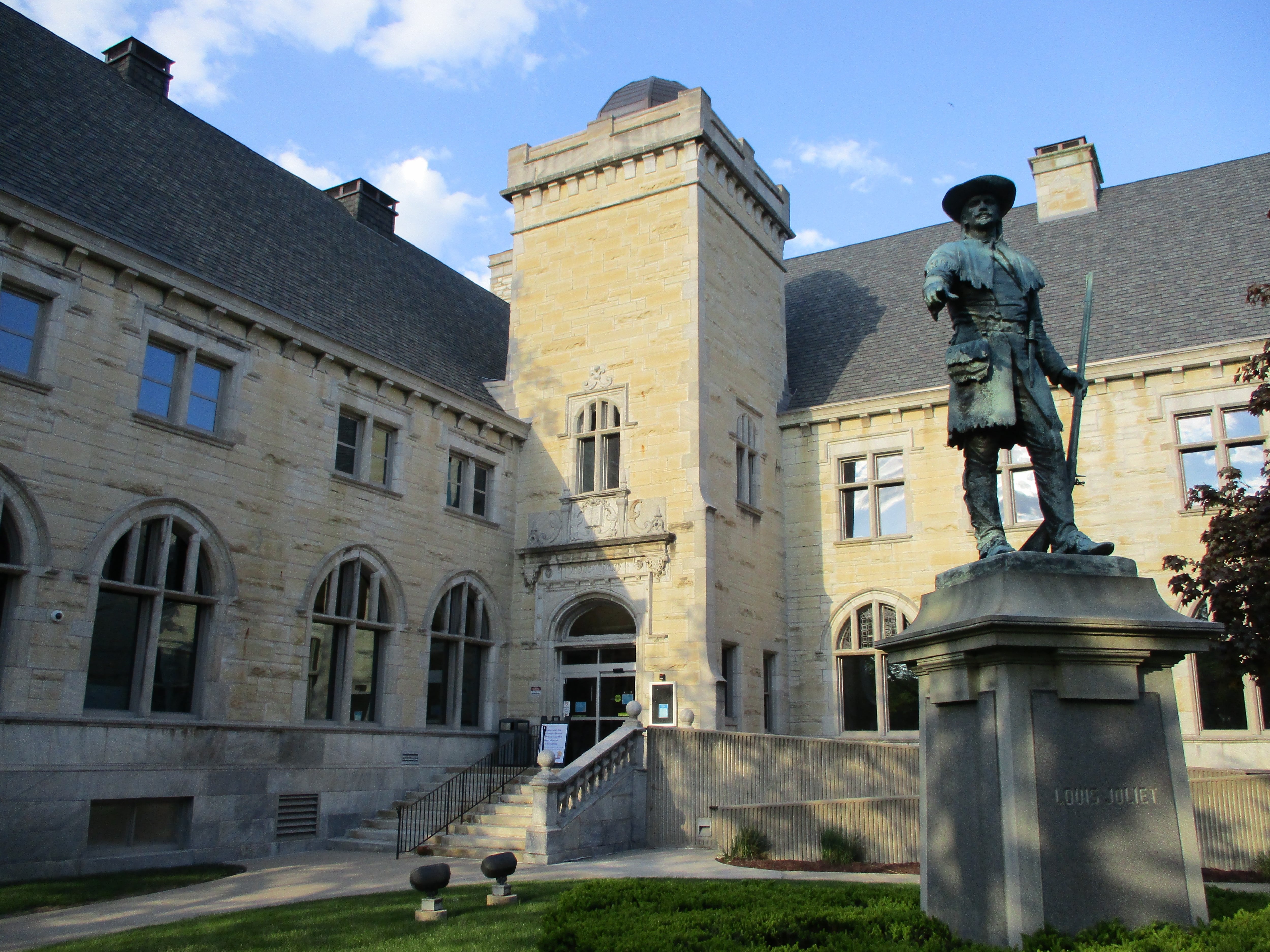 Homeless man arrested for Joliet library damage