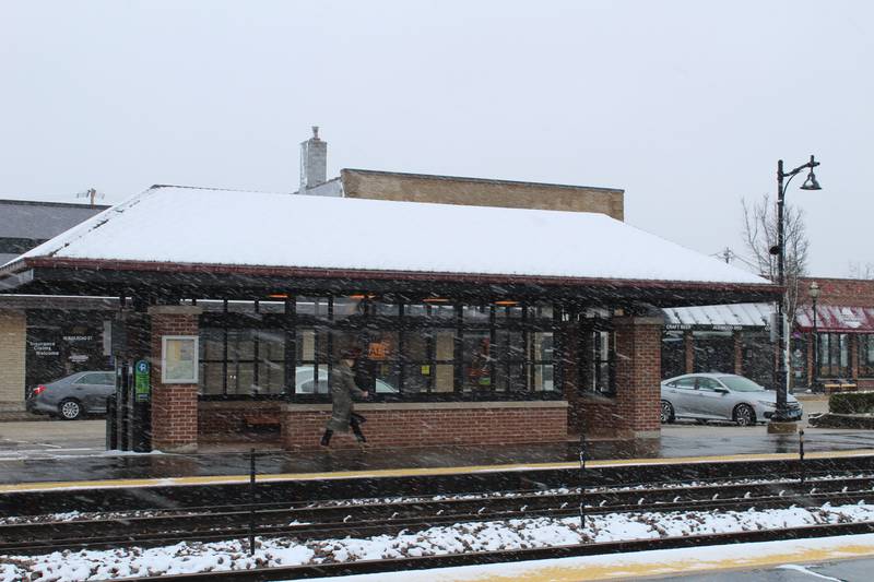 A winter weather advisory is issued until noon Wednesday by the National Weather Service as one to two inches of snow is expected to accumulate in McHenry County.