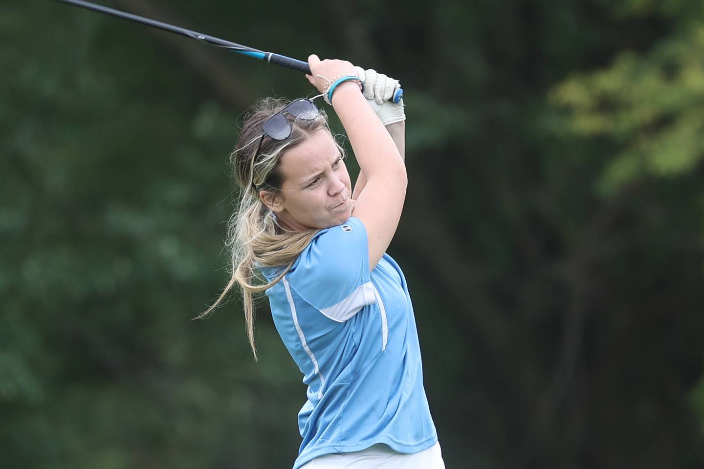 Joliet Catholic’s Audrey Redell drives off hole 16 in the Class 1A Providence Regionals at the Green Garden Country Club in Frankfort on Thursday, Sept. 28, 2023.