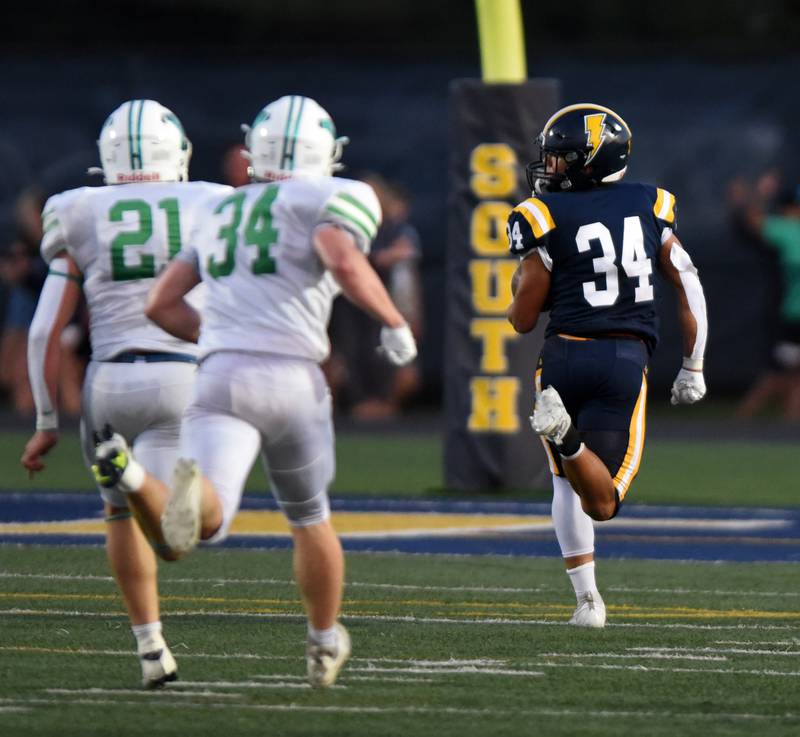 Joe Lewnard/jlewnard@dailyherald.com
Glenbrook South's Nate Canning carries the ball for a touchdown against York during a football game played in Glenview, Ill. on Friday, Aug. 25, 2023.