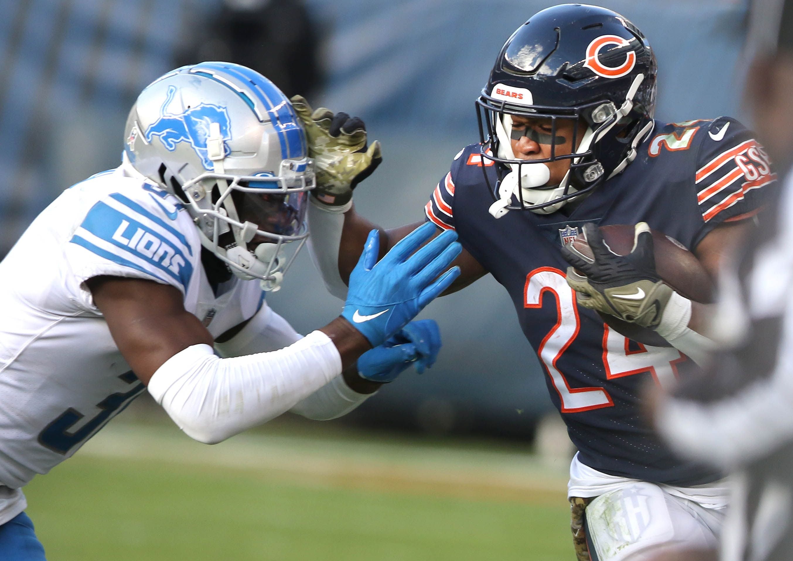 RB David Montgomery leaves Bears game with knee, ankle injuries - Chicago  Sun-Times