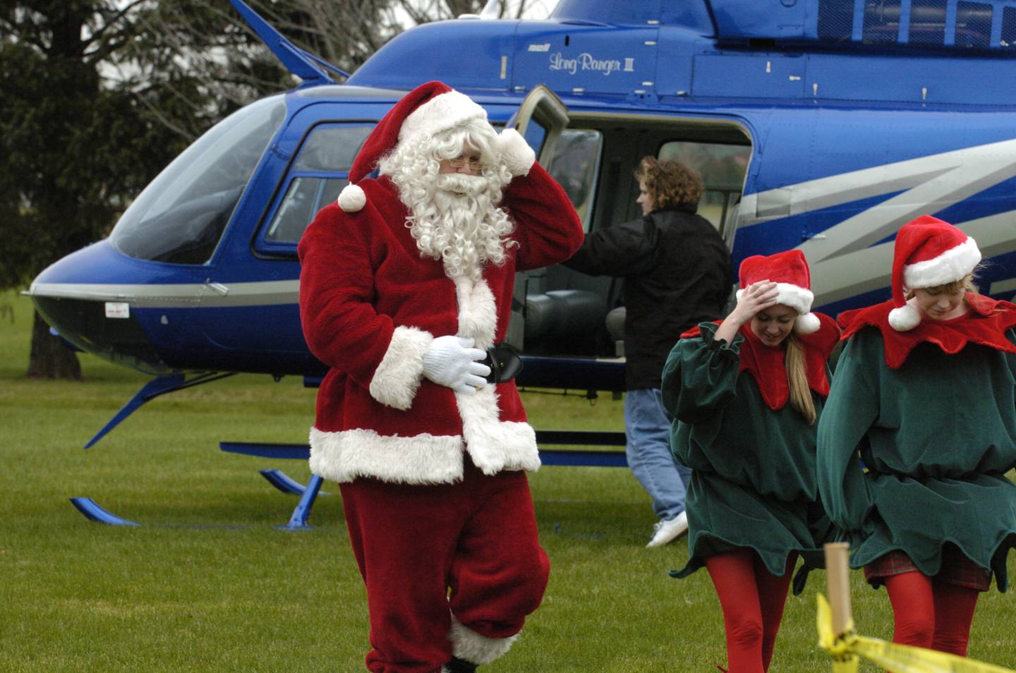 Santa and his elves arrive for Christmas 2004 in a helicopter.