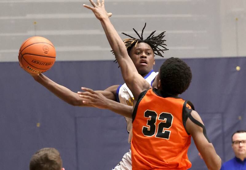 Warren's Javerion Banks passes the ball around DeKalb’s Justin O’Neal Tuesday, Feb. 27, 2024, during their Class 4A sectional semifinal game at Rock Valley College in Rockford.
