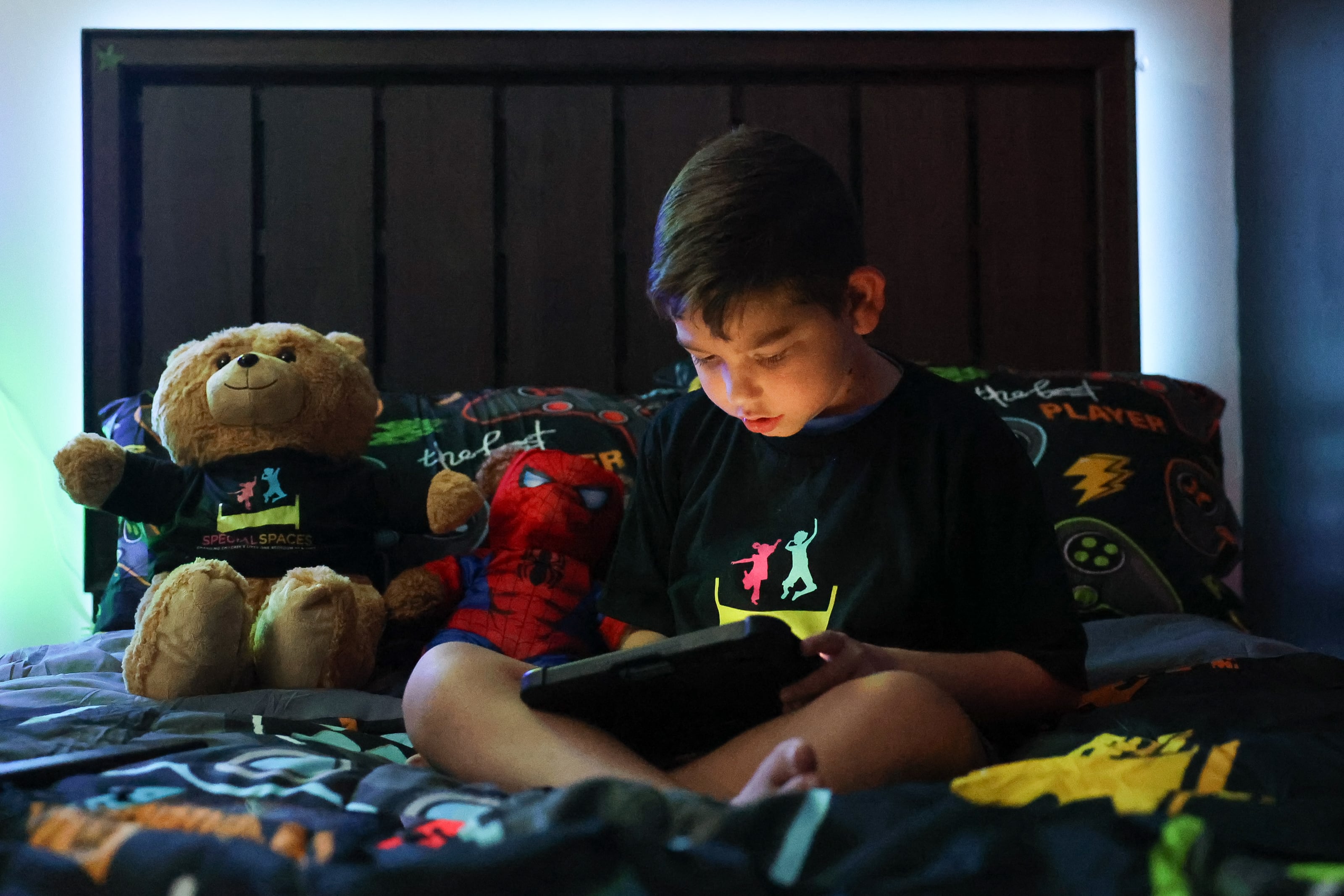 Joliet boy with leukemia gets extreme room makeover