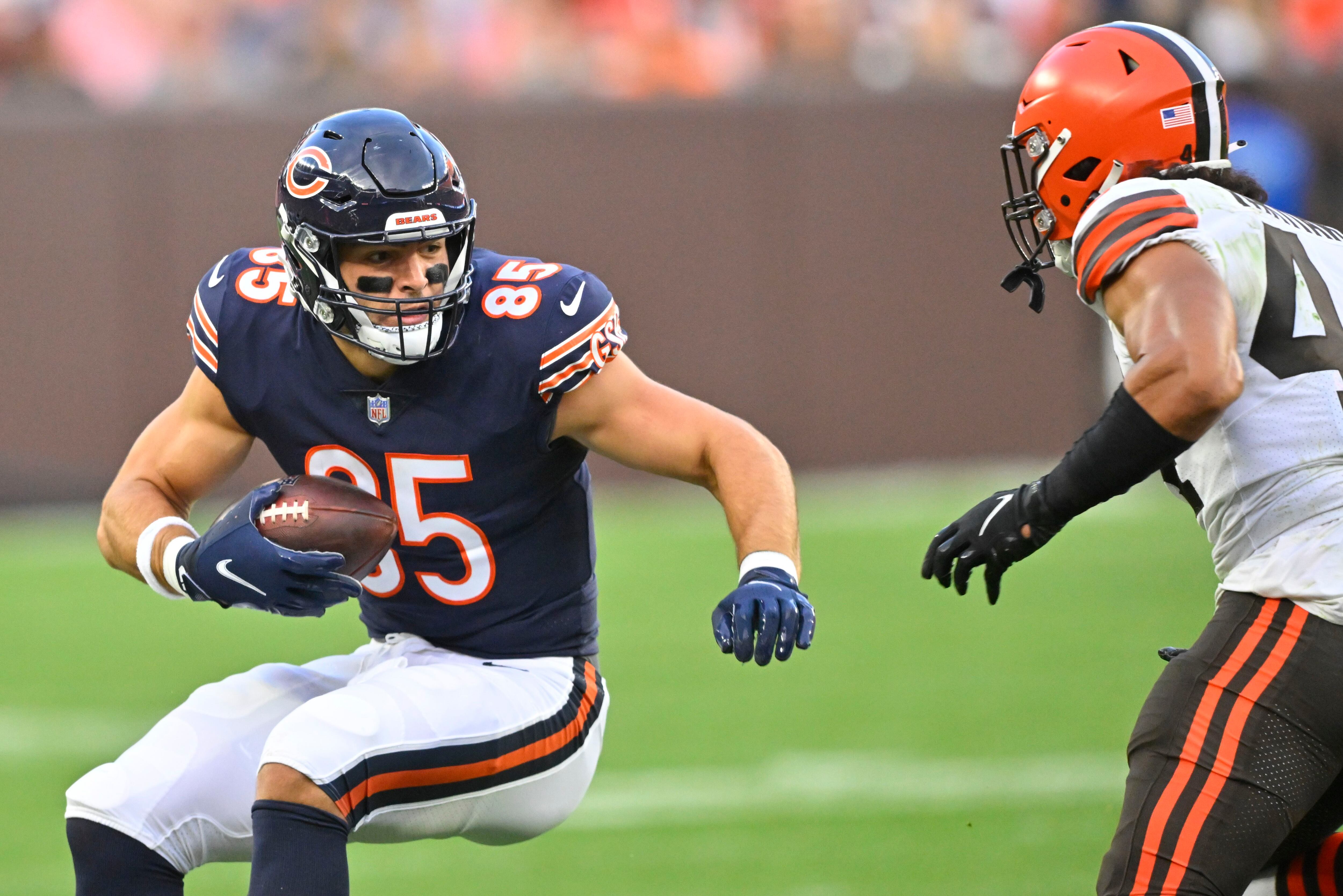 Chicago Bears TE Cole Kmet leaves practice with apparent injury – Shaw Local