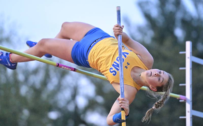 Lyons Township’s Leigh Ferrell in the pole vault at the Wheaton Warrenville South Tiger Invitational girls track and field meet in Wheaton on Friday, April 26, 2024.