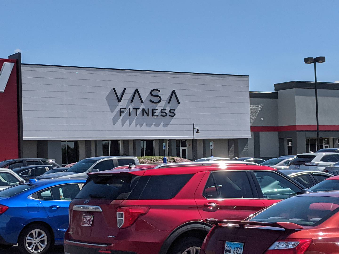 In late April, Vasa Fitness health club opened in the long-vacant former Dominick’s building in the Oswego Commons shopping center on Route 34 in Oswego.