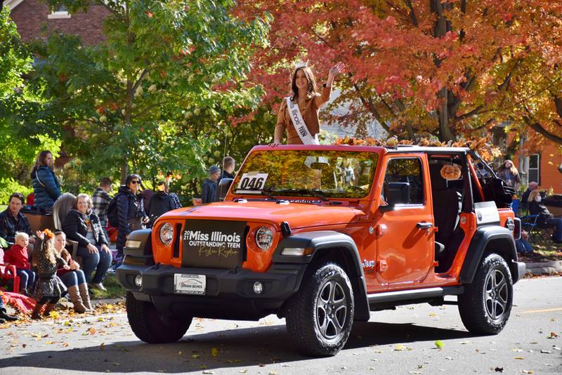 Miss Illinois’ Outstanding Teen 2021 Kylie Ryder of Sycamore waves to the crowd during the Sycamore Pumpkin Festival Parade, held Sunday, Oct. 31, 2021.