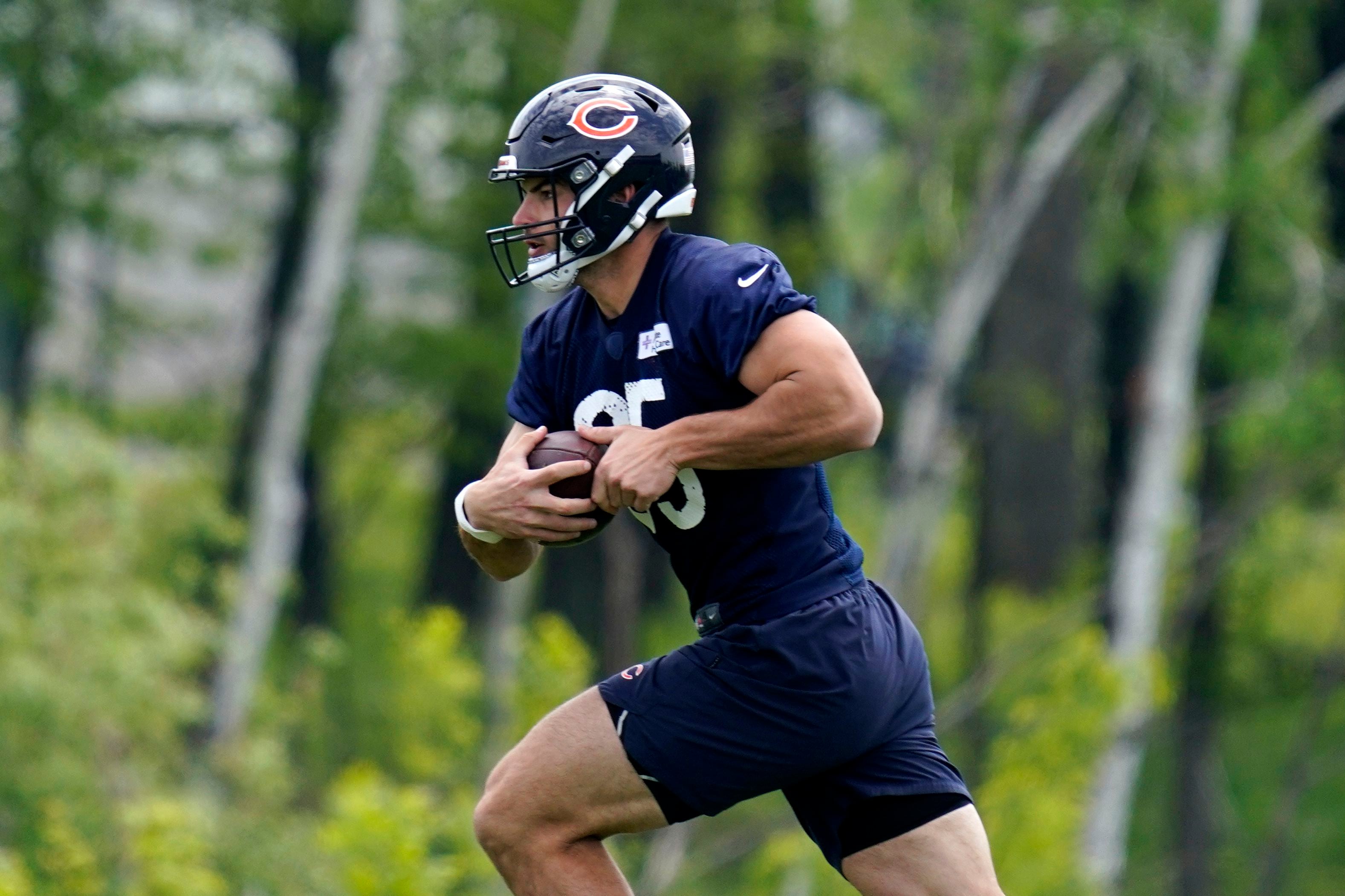 Chicago Bears TE Cole Kmet leaves practice with apparent injury – Shaw Local