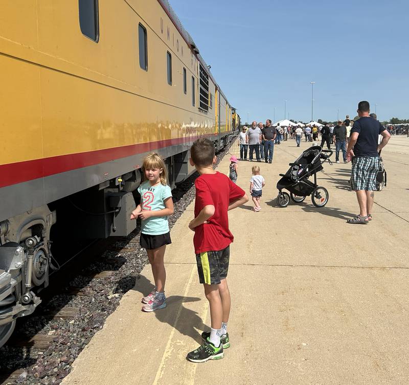 Lylah Holter, 6, of Round Lake, checks out the rest of the rail cars being pulled by the Big Boy 4014 vintage steam locomotive with her brother Judah, 9, as her dad, Nicholas and Theah, 18 months, watch on Sunday, Sept. 8, 2024.