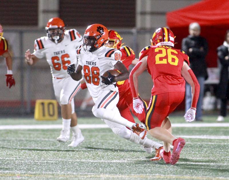 Wheaton Warrenville South’s Amari Williams runs the ball on Friday, Oct. 18, 2024 during a game at Batavia.