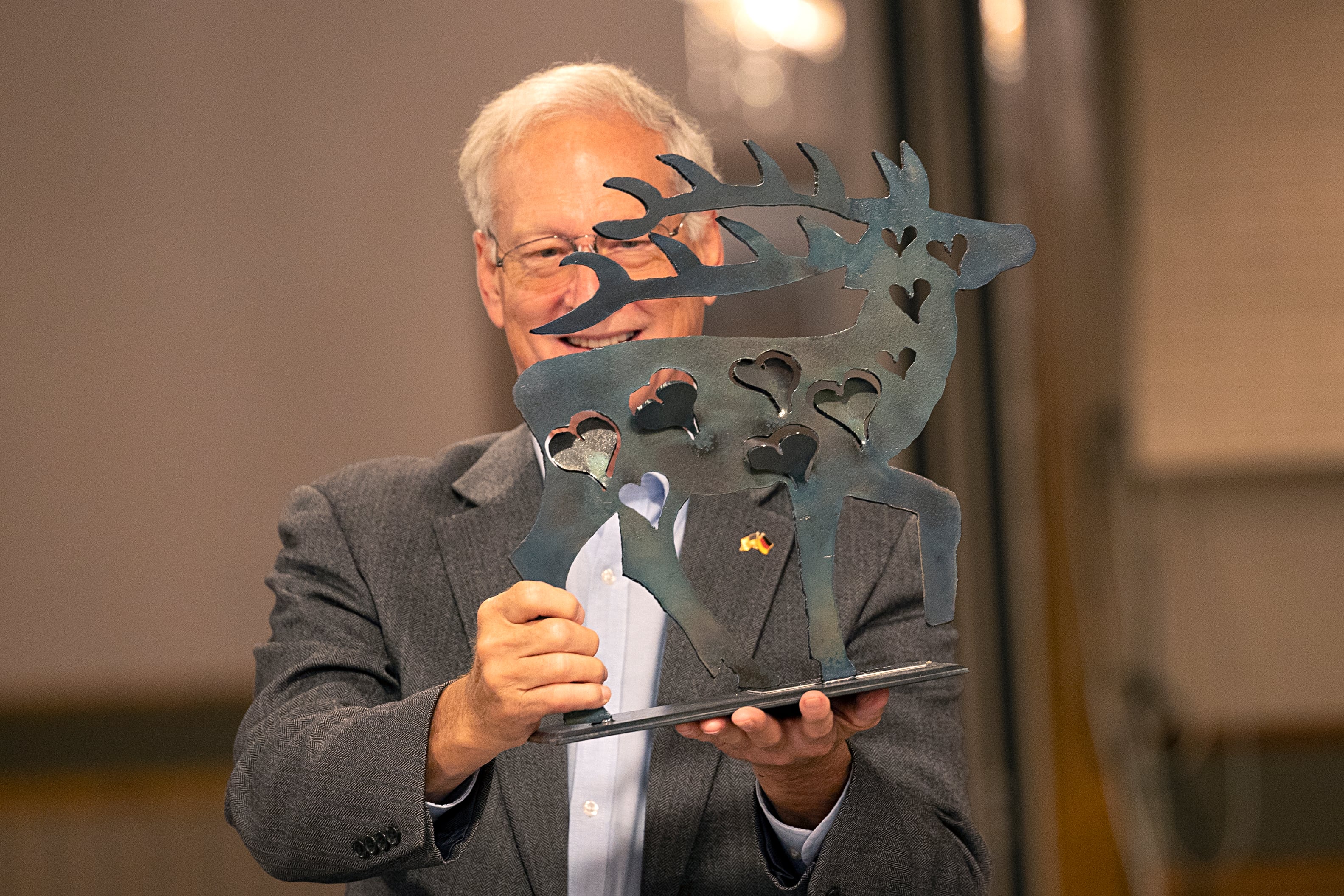 Dixon mayor Glen Hughes displays a gift from Herzberg/Elster Burgermeister Karsten Eule-Pruze at a dinner Thursday, July 25, 2024 celebrating 25 years of being Sister Cities. Twenty-four delegates from the German town are currently visiting Dixon.