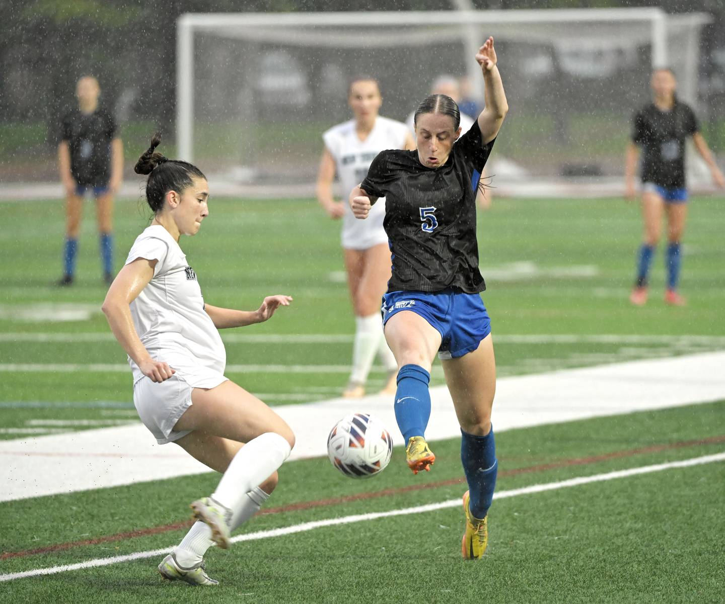 St. Charles North High School’s Rian Spaulding stretches for the ball against Winnetka New Trier High School’s Kennedy Colegrove in the IHSA Class 3A championship game at North Central College in Naperville on Saturday, June 1, 2024.