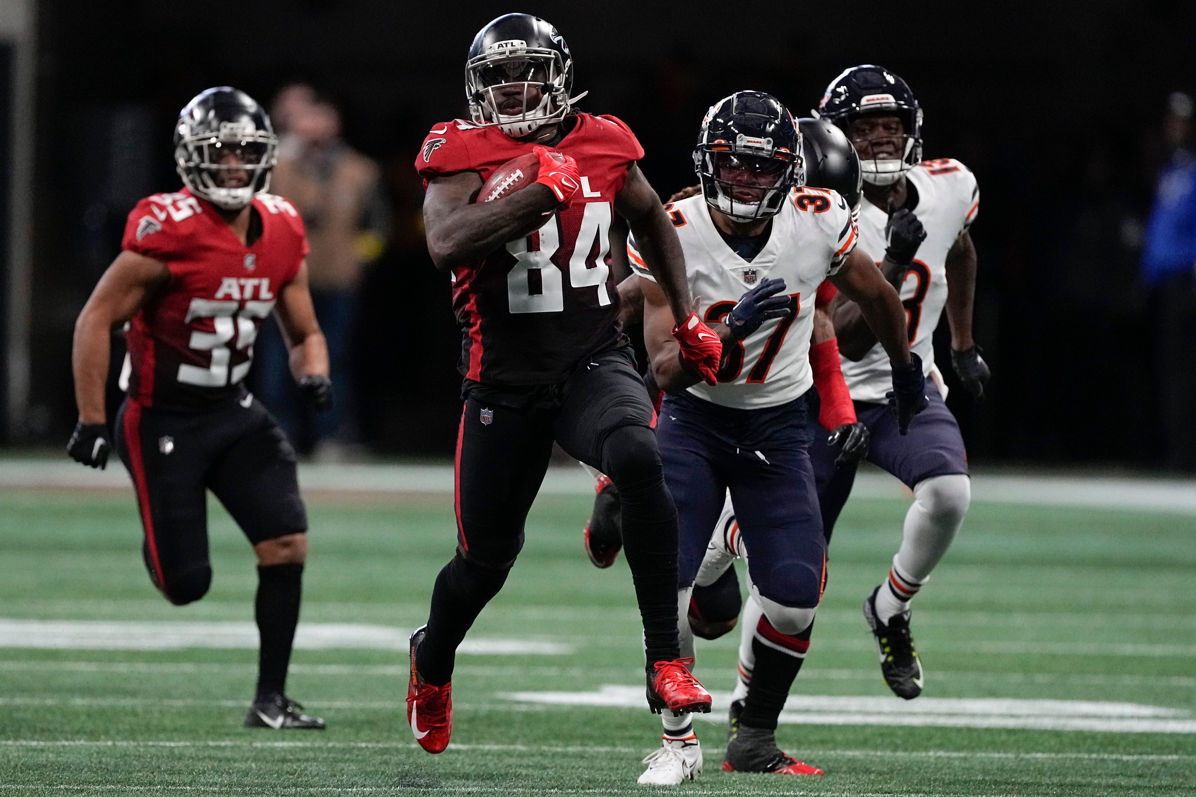 Atlanta Falcons kicker Younghoe Koo (7) walks on the field before an NFL  football game between