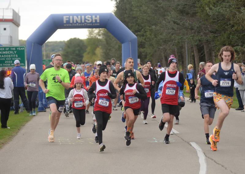 Runners start the 5K during Autumn on Parade on Sunday, Oct. 8, 2023 in Oregon.