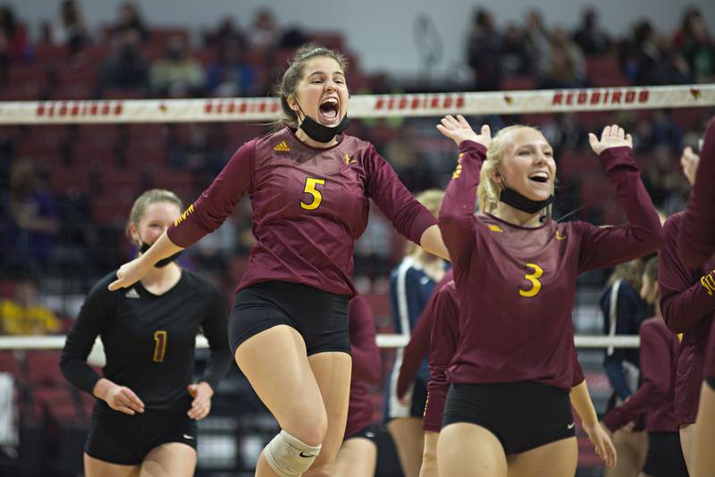 Girls Volleyball Montini Makes Short Of Breese Mater Dei Rolls Into First Ever State Final