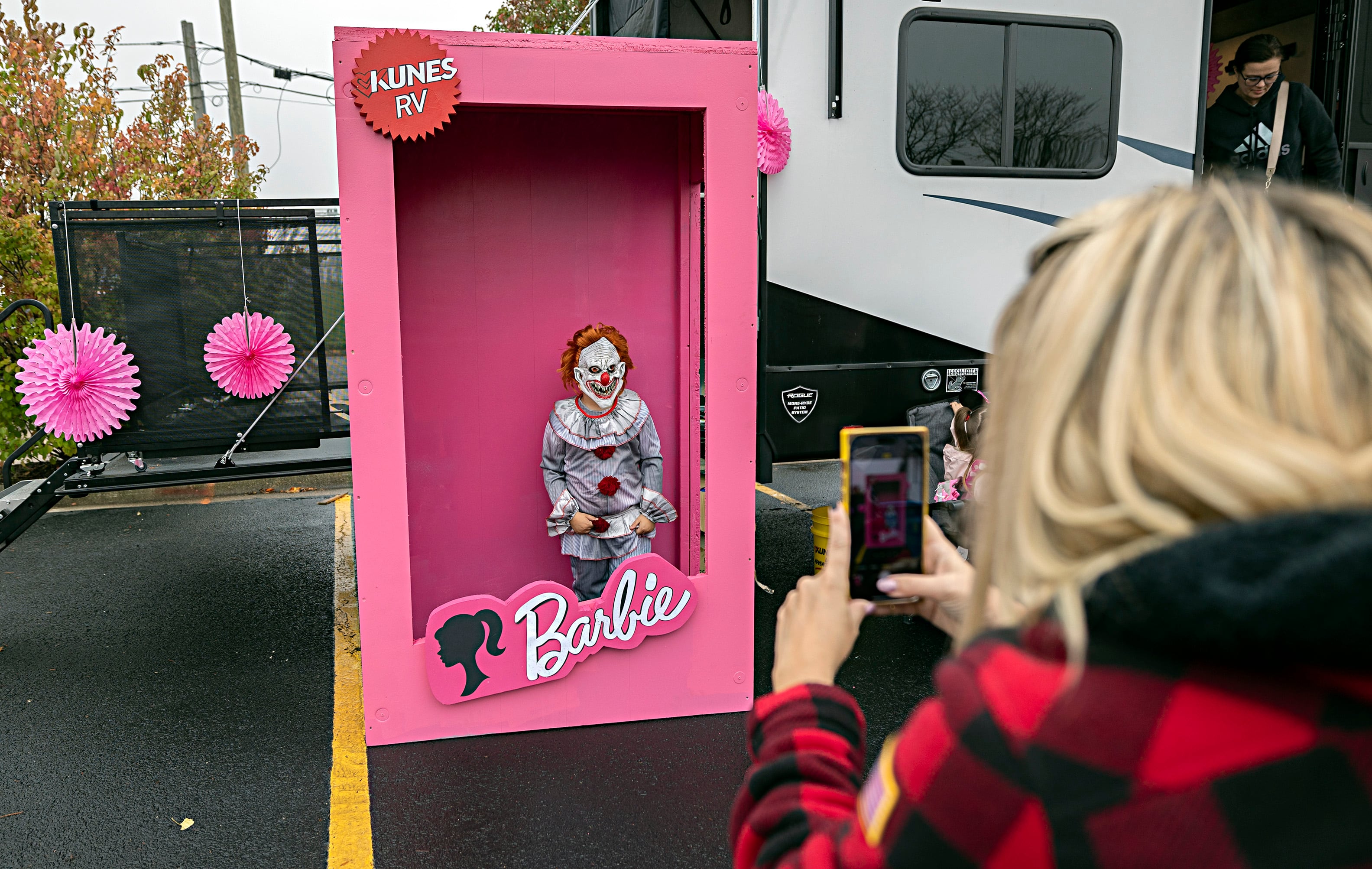 Sterling Police trunk-or-treat brings out little ghosts and goblins