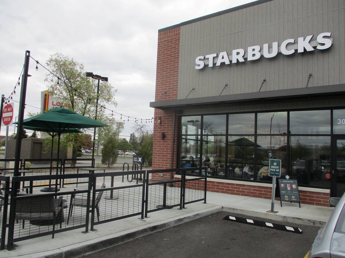 The area around Louis Joliet Mall in Joliet continues to see new development, including this Starbucks restaurant that opened in a newly built strip center in 2022. May 2, 2023.