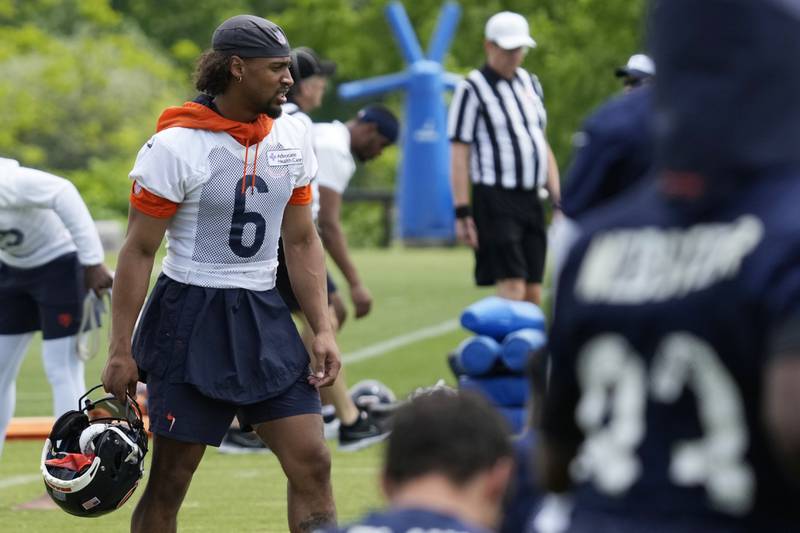 Chicago Bears cornerback Kyler Gordon (6) walks on the field during NFL football practice at the team's minicamp in Lake Forest, Ill., Wednesday, June 5, 2024. (AP Photo/Nam Y. Huh)