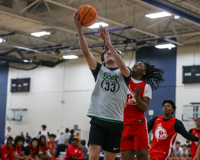 York's Ethan Iacob (33) puts up a contested layup in their matchup against Alton at the Riverside-Brookfield Summer Shootout basketball tournament. June 22, 2024.