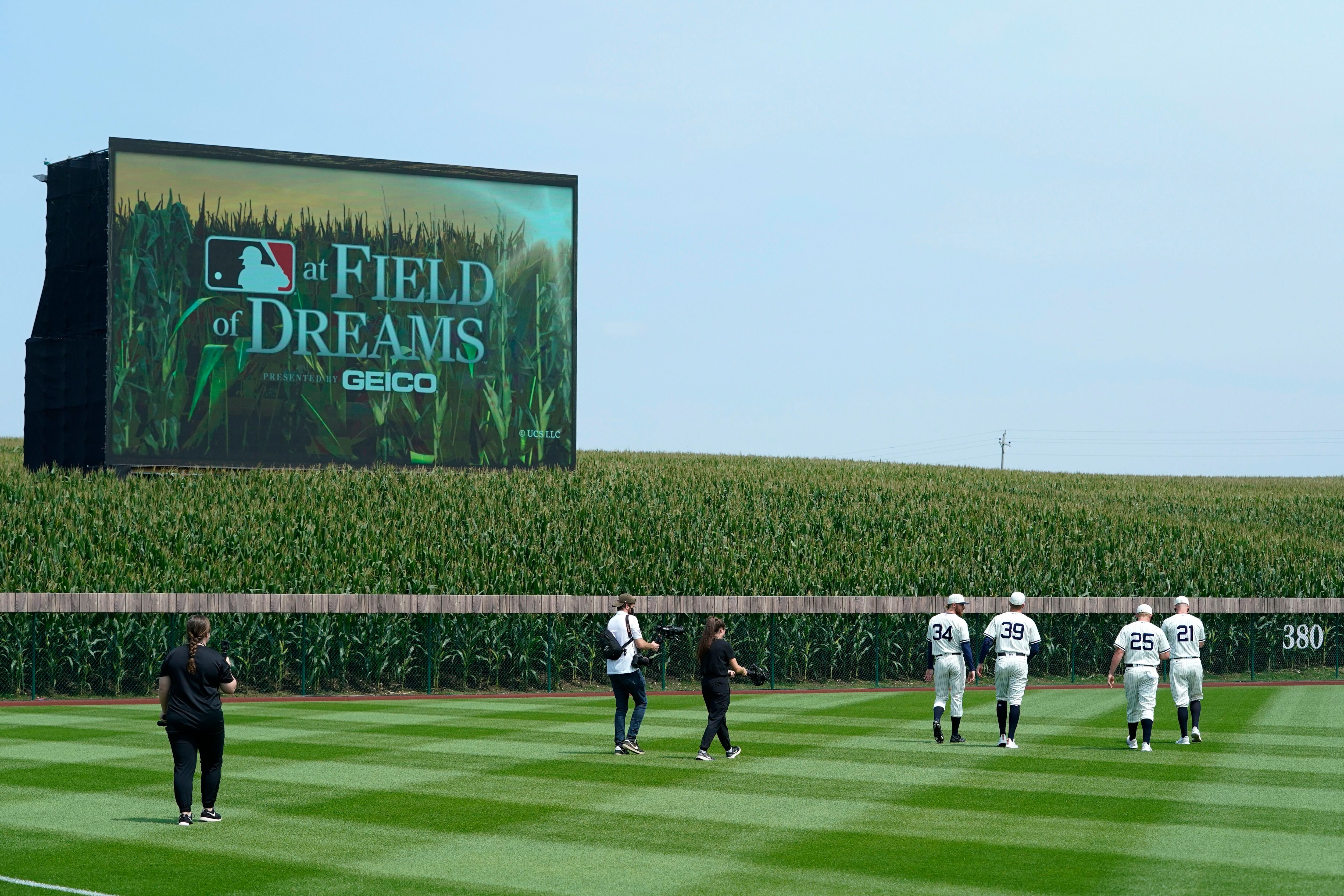 Cubs and Reds to play Field of Dreams game in 2022