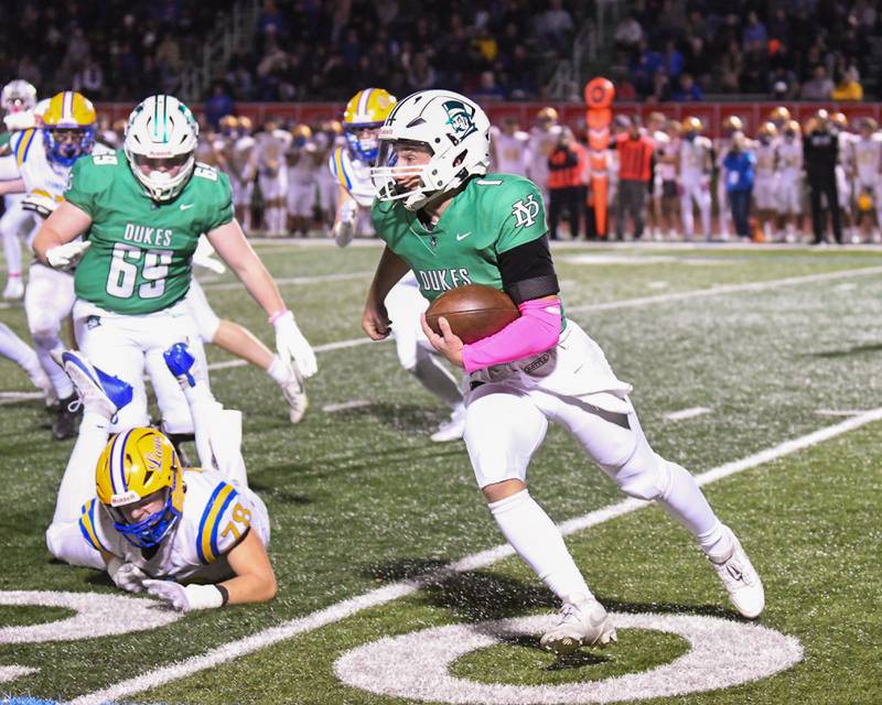 York High School Bruno Massel (1) runs the ball during the game on Friday Oct. 18, 2024, as they took on Lyons Township held at York High School in Elmhurst.