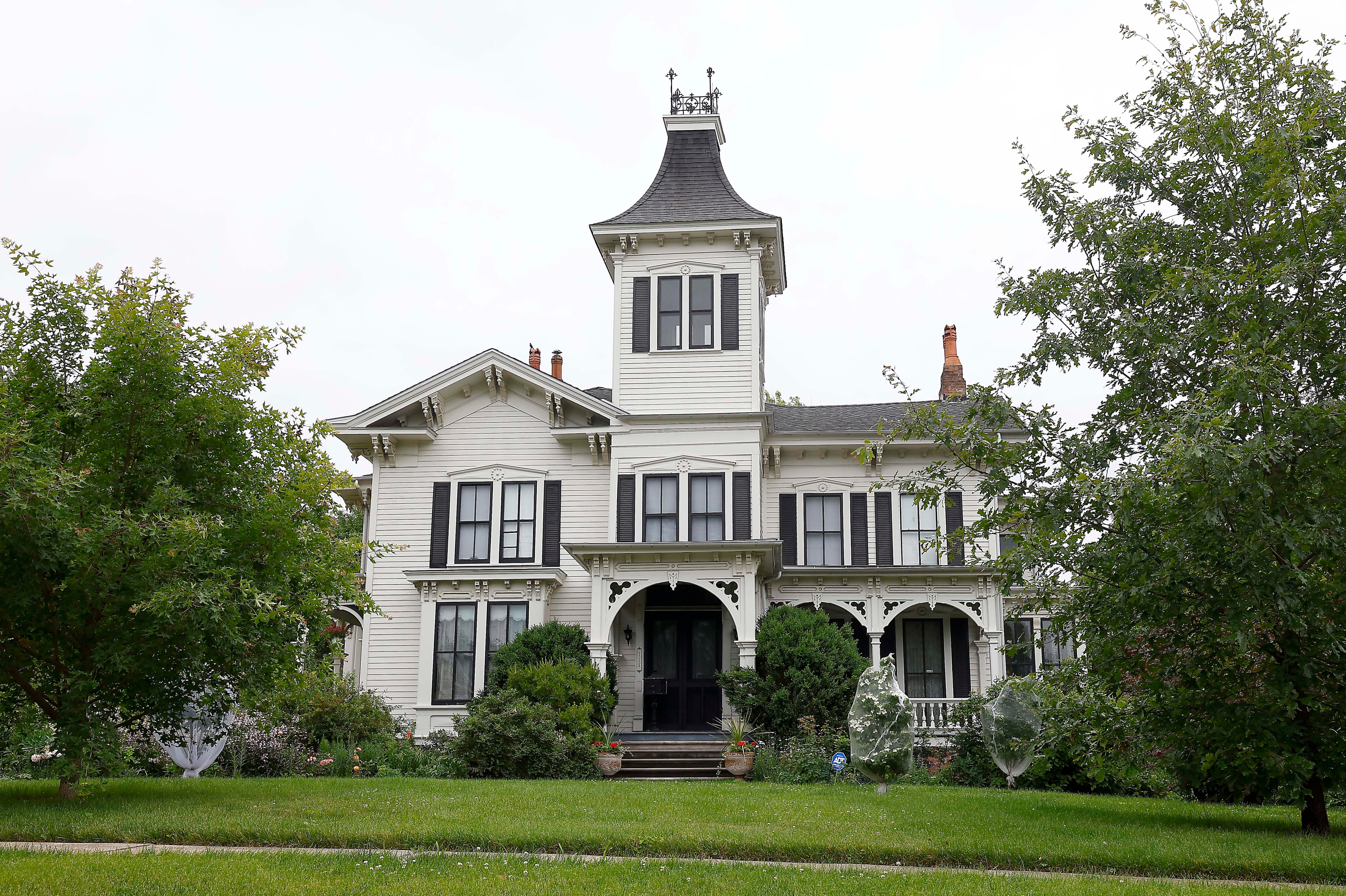 Leapin’ Lombard! ‘Little Orphan Annie’ tours, exhibit celebrate her 100th birthday and suburban roots