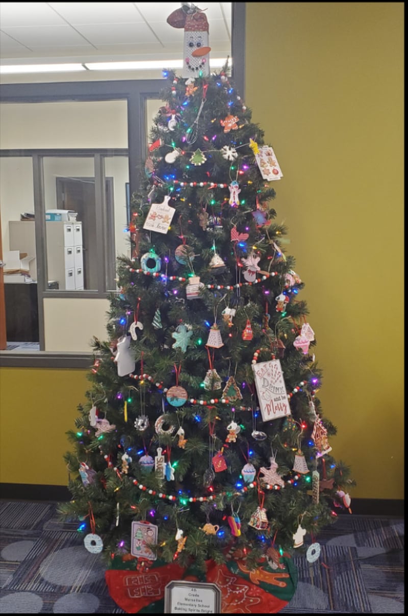 The Marseilles fourth grade classes of Paula Wheeler and Amanda Schomas won the sixth annual Holiday Tree Competition organized by Prairie Fox Books in Ottawa.