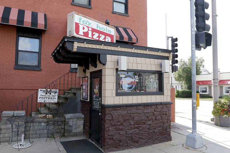 The City of McHenry has given out another round of facade grants to downtown business including Fox Hole Pizza.