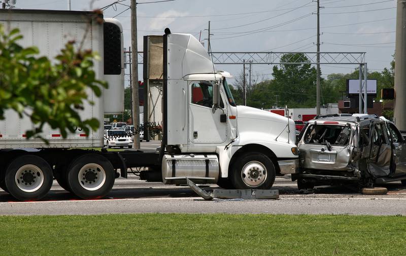 Lee & Andreano Law - Critical Steps to Take Immediately After an Accident with a Commercial Truck