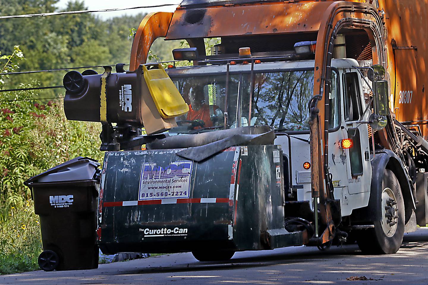 MDC Environmental Services picks up recycling on Friday, Aug. 16. 2024, along Sharon Drive in Woodstock.