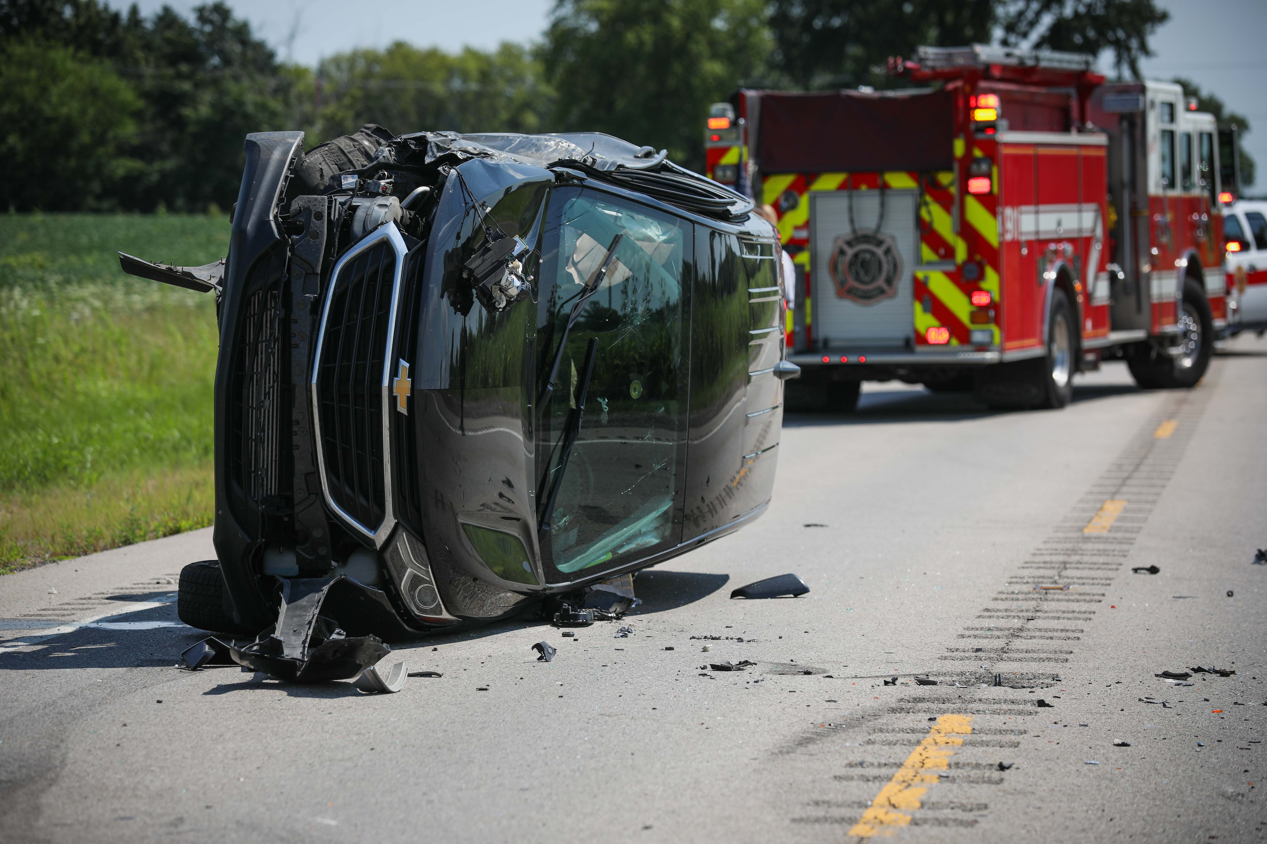 Rollover crash in Prairie Grove closes Route 31 