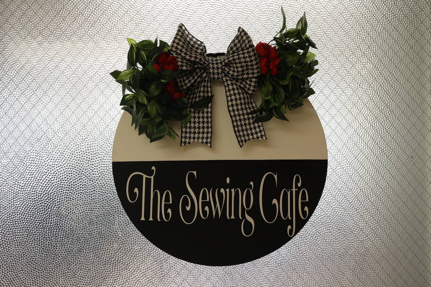 The Sewing Cafe specializes a variety of sewing products, from personalized bags and appearal to quilts.