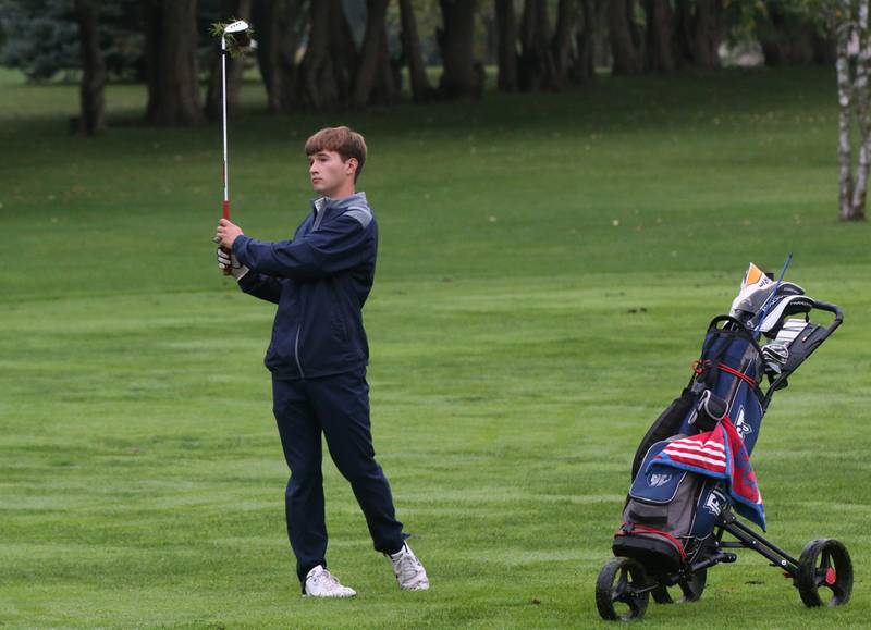 Fieldcrest's Connor Reichman hits toward the first hole during the Class 1A Regional on Wednesday, Sept. 27, 2023 at Wolf Creek Golf Club in Pontiac.