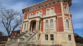 Reddick Mansion to host free homecoming photos for Ottawa, Marquette high schools