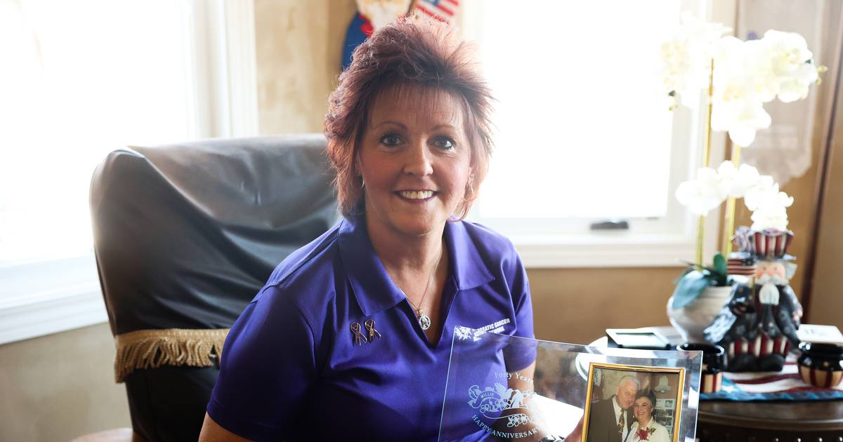 Plainfield woman joins Joliet Slammers at Strike Out Pancreatic Cancer Night – Shaw Local