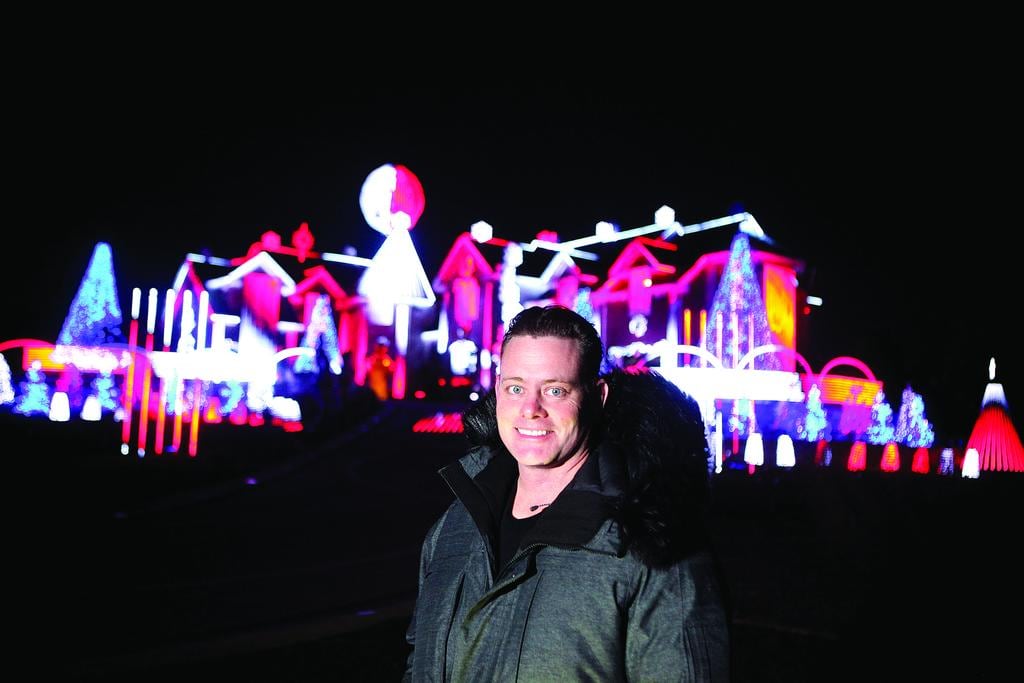 Larger plans for Larsen following final light show at Campton Hills home