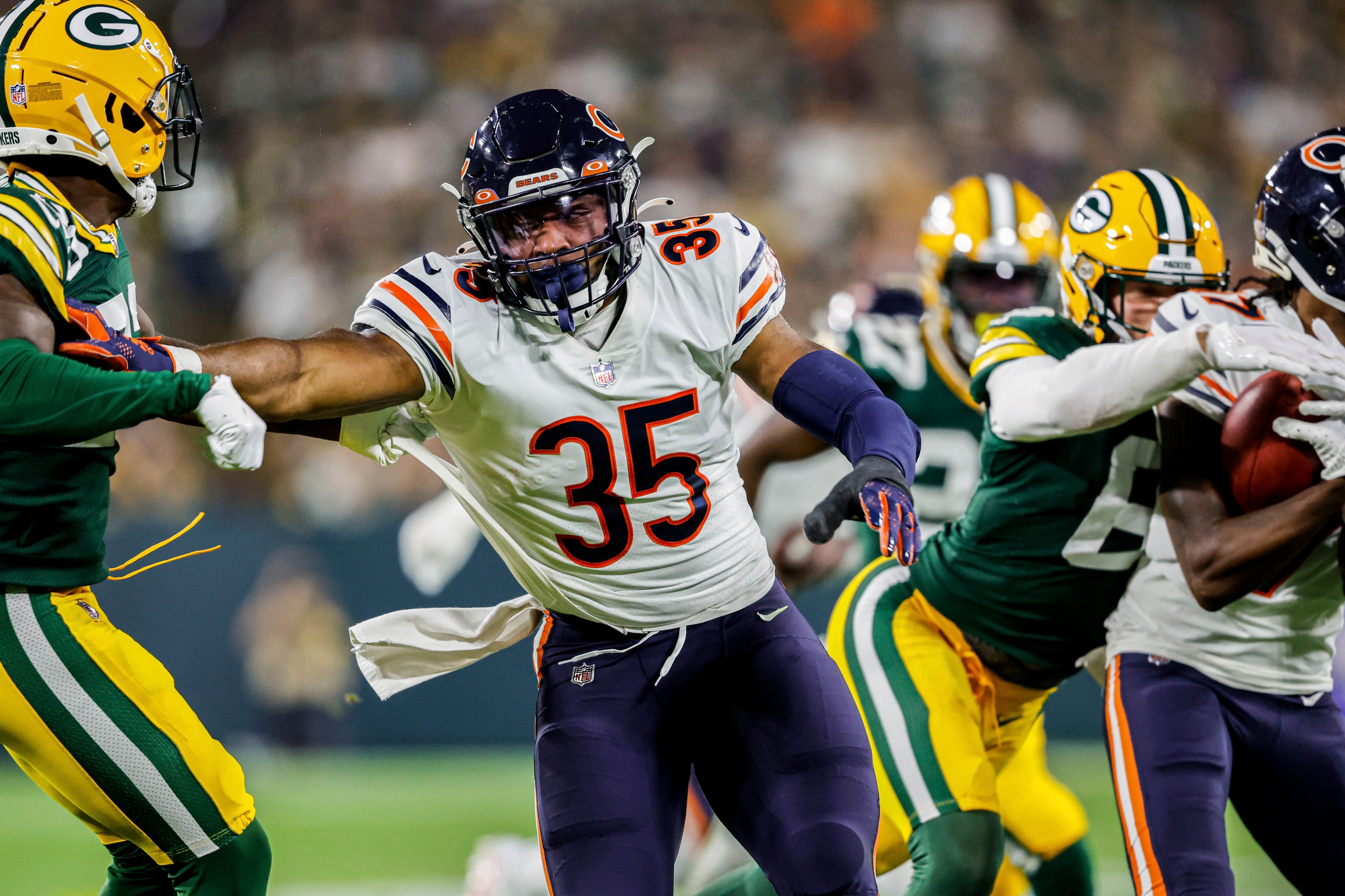 Chicago Bears 'reach agreements with Robert Tonyan and D'Onta Foreman'